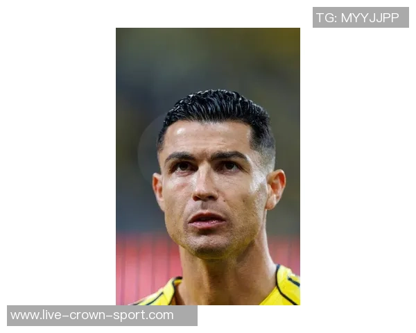 四十岁C罗社交媒体分享新照依旧帅气时尚引人注目